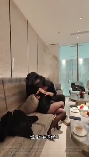 늘씬한 모델 맘데로 주무르는 럭키맨  한국야동 국산야동