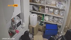 신작IP ✨ 화장실 없어 오줌누는 탕비실 안.  국산야동 한국야동